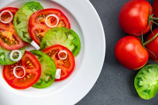 Salad Tomat Hidangan Merah Dan Sayuran Hijau Makanan Ringan Sehat — Stok Foto