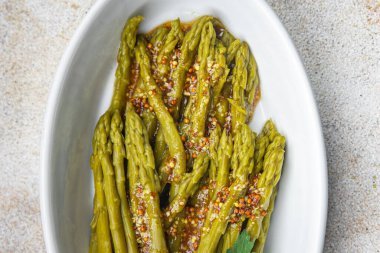 kuşkonmaz yeşil fasülyeli atıştırmalık yiyecekler masanın üzerinde fotokopi alanı arka plan kırsal üst görünüm 