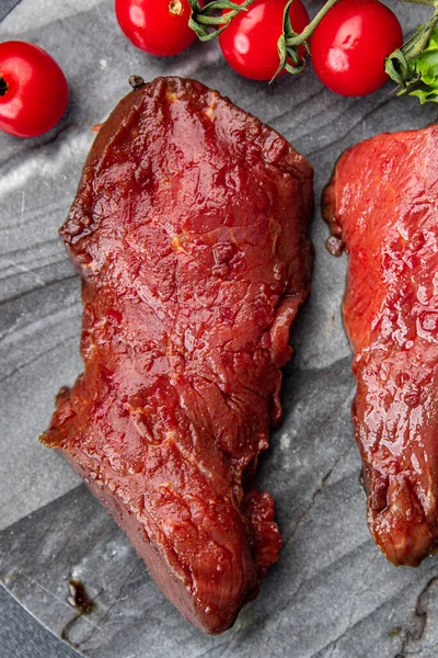 Carne Ternera Cruda Carne Res Comida Fresca Mesa Copiar Espacio —  Fotos de Stock