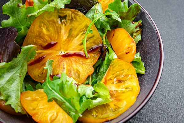 Selada Daun Hijau Tomat Kuning Selada Makanan Sehat Makanan Ringan — Stok Foto