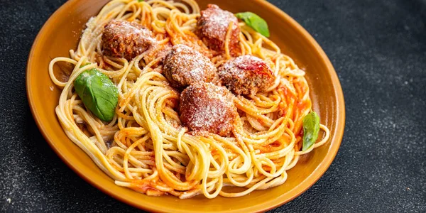 Almôndegas Espaguete Molho Tomate Massas Prato Refeição Comida Lanche Mesa — Fotografia de Stock