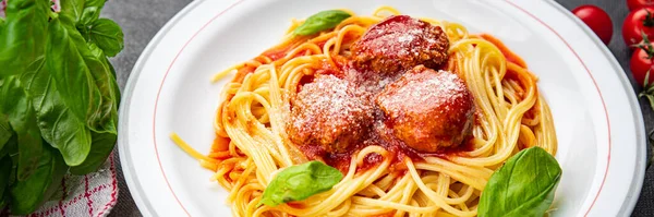 Spaghetti Meatballs Tomato Sauce Pasta Dish Meal Food Snack Table — Stock Photo, Image