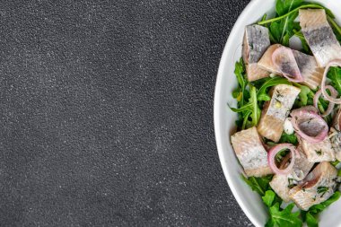 Ringa dilimleri yemek atıştırmalıkları masa üzerinde fotokopi alanı arka plan kırsal üst görünüm