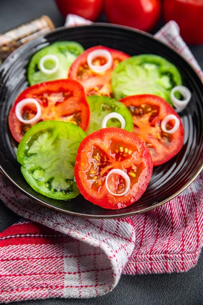 Salad Tomat Segar Hidangan Sayur Merah Dan Hijau Makanan Ringan — Stok Foto