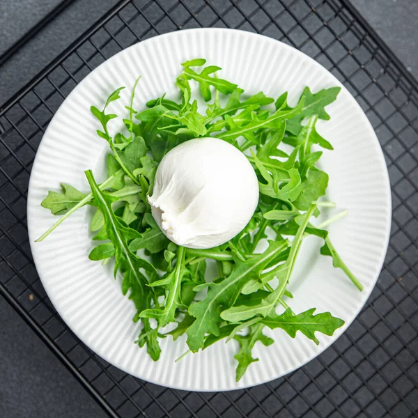 Buratta Salada Arugula Folhas Verdes Queijo Burratina Refeição Saudável Comida — Fotografia de Stock