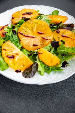 Taze salata sarısı domates yeşili marul sağlıklı yemek atıştırmalıkları fotokopi masasında yer alan yiyecek arka plan kırsal manzarası  