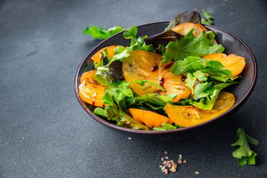 Taze salata sarısı domates yeşili marul sağlıklı yemek atıştırmalıkları fotokopi masasında yer alan yiyecek arka plan kırsal manzarası  
