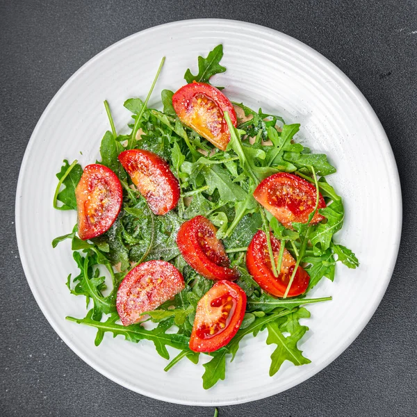 Prato Salada Tomate Arugula Queijo Ralado Azeite Refeição Saudável Lanche — Fotografia de Stock