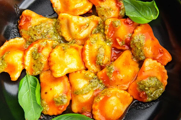 Saus Ravioli Pesto Saus Tomat Pasta Daging Makanan Makanan Ringan — Stok Foto