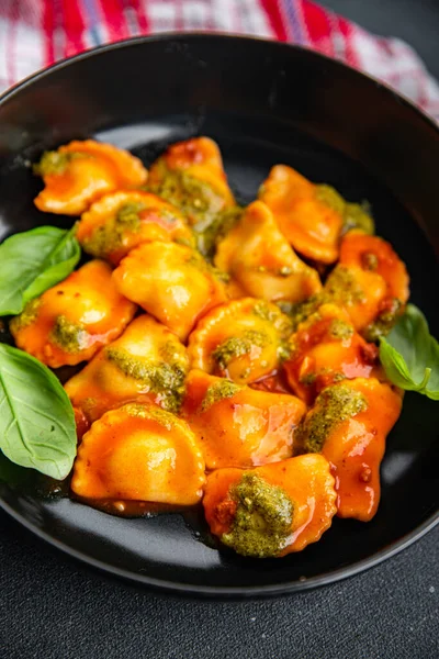 Saus Ravioli Pesto Saus Tomat Pasta Daging Makanan Makanan Ringan — Stok Foto
