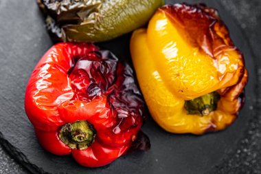 Biber kızartması hazır biber dolmalık sebze sağlıklı yemek atıştırmalıklar masada fotokopi uzay yemeği arka plan kırsal üst görüş keto veya paleo diyet vejetaryen ya da vejetaryen yemeği