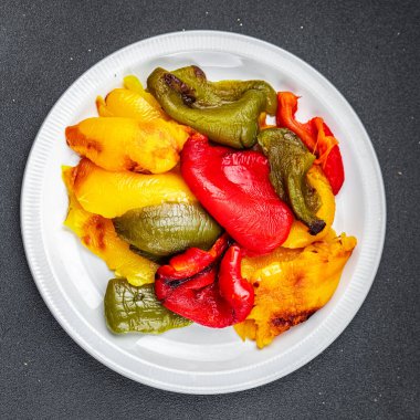 Biber kızartması hazır biber dolmalık sebze sağlıklı yemek atıştırmalıklar masada fotokopi uzay yemeği arka plan kırsal üst görüş keto veya paleo diyet vejetaryen ya da vejetaryen yemeği