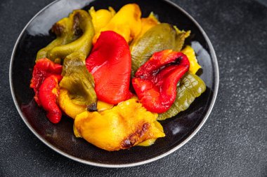 Biber kızartması hazır biber dolmalık sebze sağlıklı yemek atıştırmalıklar masada fotokopi uzay yemeği arka plan kırsal üst görüş keto veya paleo diyet vejetaryen ya da vejetaryen yemeği