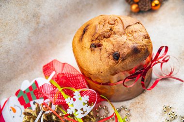 Panetone noel pastası tatili tatlı tatlı tatlı Noel 'ler, yeni yıl kutlaması, sofrada atıştırmalık yemek, fotokopi, uzay yiyecekleri arka plan kırsal manzarası.