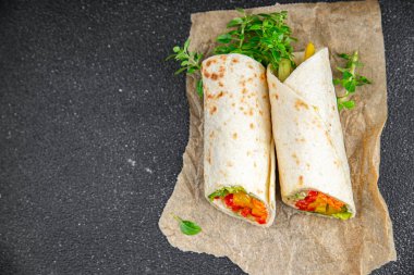 Sebzeli tortilla sebzeli burrito fajita shawarma. Sebzeli. Pita sağlıklı yemek atıştırmalığı.