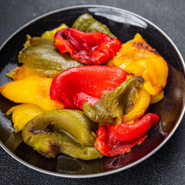 Çan biberi pişirilmiş sebze, kavrulmuş biber, sağlıklı yemek, atıştırmalıklar, fotokopi, arka plan, kırsal alan manzarası. 