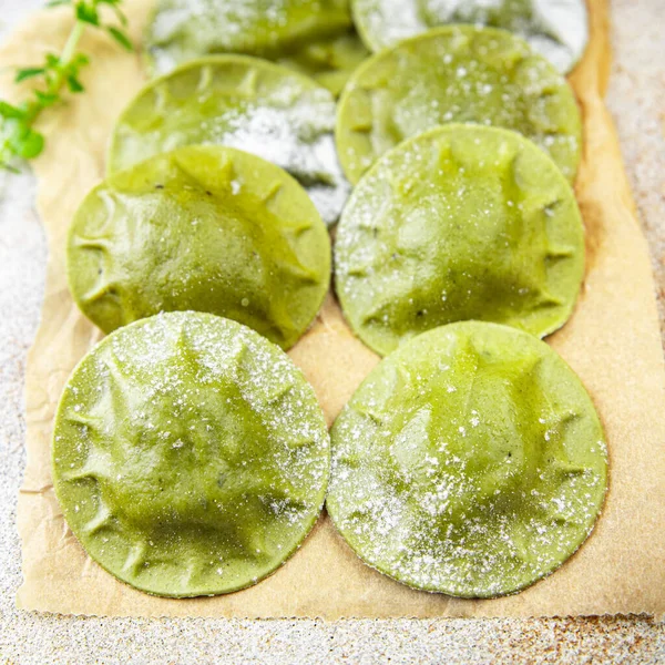 Green Ravioli Green Dough Spinach Basil Vegetable Food Meal Food — Stock Photo, Image