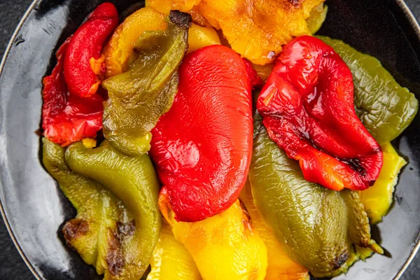 biberli sebze kızartılmış dolmalık biber sağlıklı yemek abur cuburu fotokopi masasında uzay yiyeceklerinin arka plan kırsal manzarası 