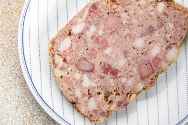 Terrine rustic meat pate porc food kıyma fırında yemek aperatifi masa üzerinde fotokopi uzay yiyecek arka plan kırsal üst görünüm 