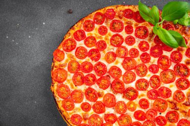 Pizza Taze Domates Margherita sağlıklı aperatifleri yemeye hazır yemek atıştırmalıkları fotokopi masasında uzay yiyeceklerinin arka plan kırsal manzarası