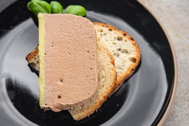 pate duck mousse porsiyonlu dilim aperatif yemek abur cubur masa üzerinde fotokopi yiyecek arka plan kırsal üst görünüm
