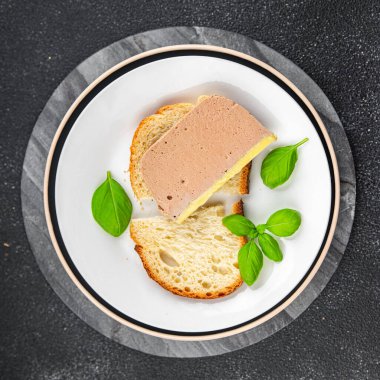 pate duck mousse porsiyonlu dilim aperatif yemek abur cubur masa üzerinde fotokopi yiyecek arka plan kırsal üst görünüm