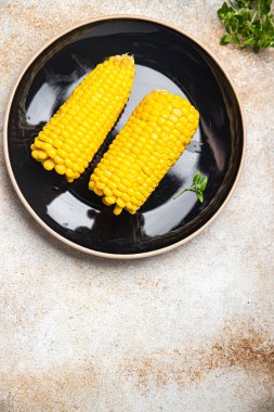  Mısır koçanı tatlı mısır haşlanmış taze sebze yemeği abur cuburu masa üzerinde fotokopi alanı arka plan kırsal manzarası