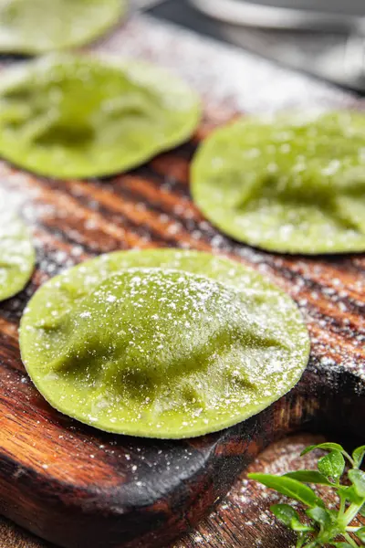 Grön Ravioli Färsk Grön Deg Spenat Basilika Vegetabilisk Mat Mat — Stockfoto