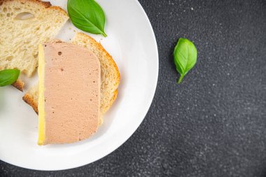 Masanın üzerinde ördek ezmesi dilimi yemek atıştırmalığı fotokopi alanı arka plan kırsal üst görünüm