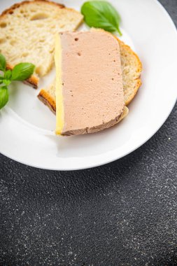 Masanın üzerinde ördek ezmesi dilimi yemek atıştırmalığı fotokopi alanı arka plan kırsal üst görünüm