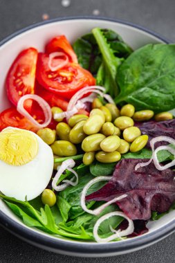 Taze salata, fasulye, sebze, haşlanmış yumurta, abur cubur masada fotokopi, arka plan, kırsal üst görüş, vejetaryen diyeti.  