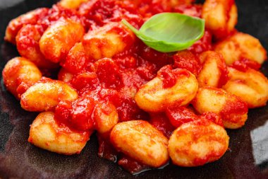 Gnocchi patates püresi domates sosu. Et aperatifi yok. Yemek abur cuburu yok.  