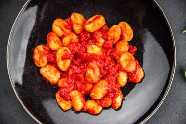 Gnocchi patates püresi domates sosu. Et aperatifi yok. Yemek abur cuburu yok.  
