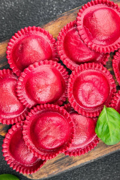 Ravioli Betor Färg Pasta Röd Färg Matlagning Aptitretare Måltid Mat — Stockfoto