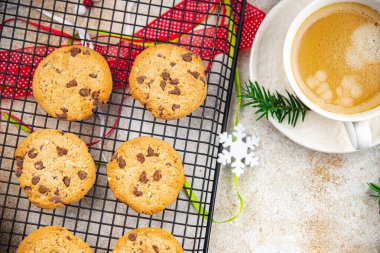 Noel kurabiyesi çikolatası tatlı tatlı tatlısını düşürür. Yeni yıl ve Noel yemeği kutlanır. Yemek atıştırması.