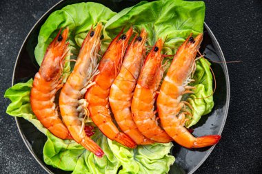 karidesli karides kabuklu langoustine aperatifler masada atıştırmalıklar fotokopi uzayı arka plan kırsal üst görünüm