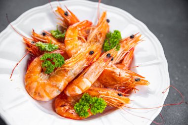 Baharatlı karides kızarmış karides taze deniz mahsulleri yemek atıştırmalıkları fotokopi masasında yer alan yiyecek arka plan kırsal manzarası