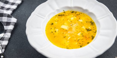 Sebze çorbası, pirinç çorbası, patates, havuç, soğan sağlıklı iştah açıcı yemek aperatifler masada fotokopi uzay yemeği arka plan kırsal üst görüş keto veya paleo diyet vejetaryen gıda