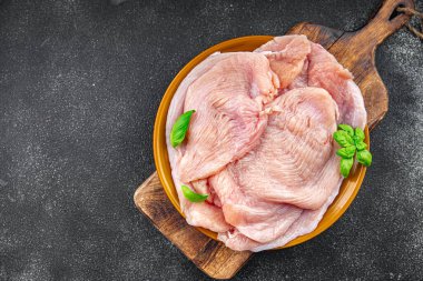 Hindi fileto taze tavuk eti sağlıklı yemek aperatif yemek aperatifi masa üzerinde fotokopi uzay yiyecek arka plan kırsal üst görüş keto veya paleo diyet