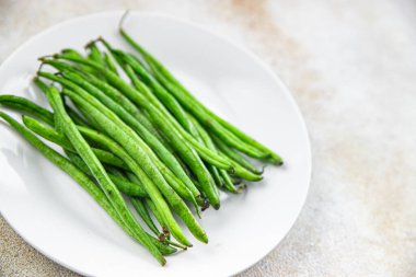 Çiğ fasulye taze fasulye sağlıklı aperatif yemek aperatifleri masada fotokopi uzay yiyecekleri arka plan kırsal üst görüş keto veya paleo diyet vejetaryen gıda