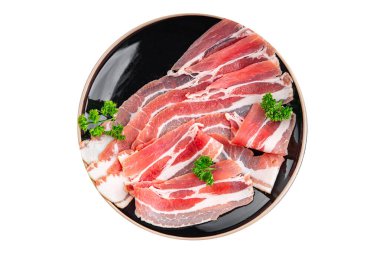 Göbek eti, domuz pastırması, taze tütsülenmiş et, masada yemek atıştırmalığı, fotokopi, arka plan, kırsal alan manzarası.