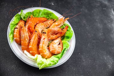 Karides Gambas karides taze deniz ürünleri kabuklu yiyecek masanın üzerinde fotokopi uzay yiyecekleri arka plan kırsal üst görünüm