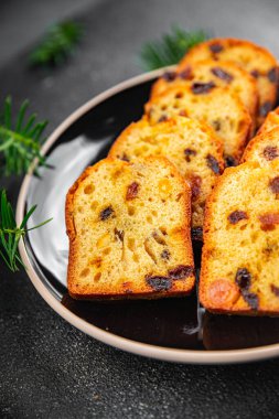 Meyveli tatlı tatlı, meyveli pasta kurutulmuş vişne, kurutulmuş kayısı, kuru erik, Noel tatlı tatlı Noel tatili yeni yıl yemeği ve Noel yemeği atıştırmalıkları masa arkası uzay yiyeceklerinin fotokopisinde.