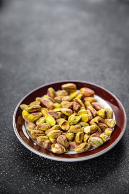 Fıstıklı somun soyulmuş sağlıklı yemek aperatifi yemek aperatifleri masada fotokopi çekilen uzay yiyecekleri arka plan kırsal manzarası