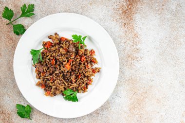 Mercimek ve sebzeli pilav aperatif yemek aperatifi masada yemek fotokopisi arka plan kırsal üst görüş keto veya paleo diyet vejetaryen yemeği et yok.