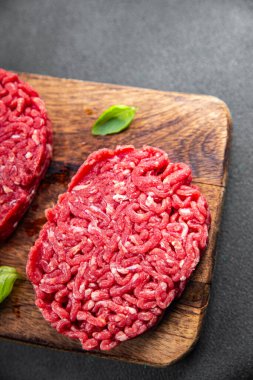 Çiğ et, pirzola, et, hamburger, aperatif yemek, abur cubur, fotokopi, uzay yemeği arka plan, kırsal manzara.