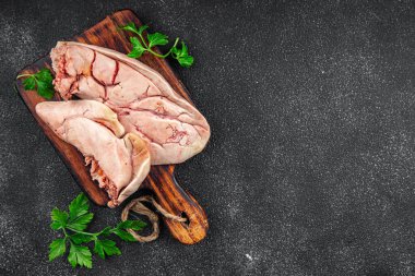 balık yumurtası çiğ balık havyar balığı yenilebilir deniz ürünleri taze yemek aperatifler masa üzerinde fotokopi uzay yiyecek arka plan kırsal üst görünüm