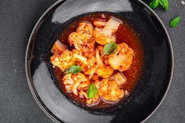 Karnabahar soslu güveç. Sebzeli güveç. Aperatif yemek. 