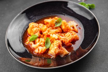 Karnabahar soslu güveç. Sebzeli güveç. Aperatif yemek. 