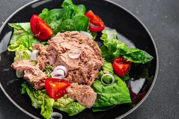 Sajian Salad Tuna Kalengan Makan Makanan Pembuka Masakan Pada Meja — Stok Foto